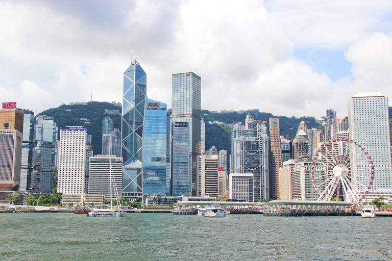 选行业就是选身份：五年规划四大产业方向对应的人才通道封面
